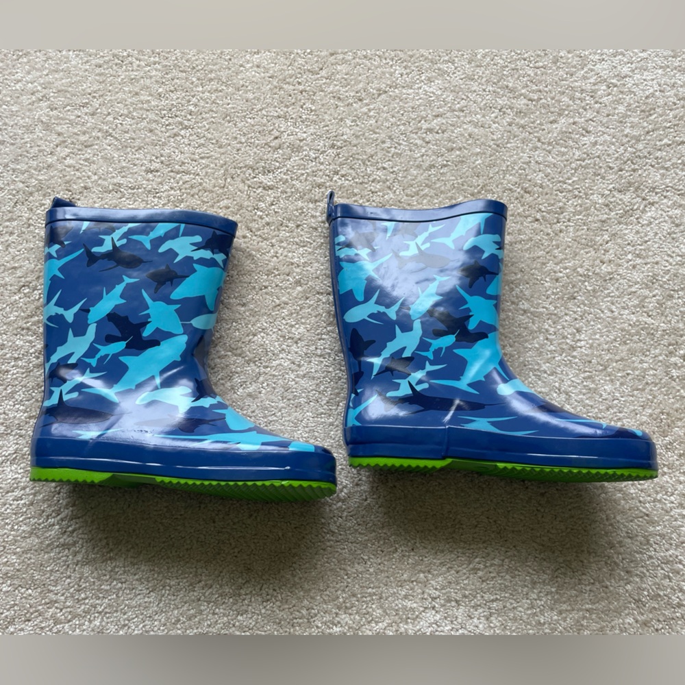 Kids rain boots size 32